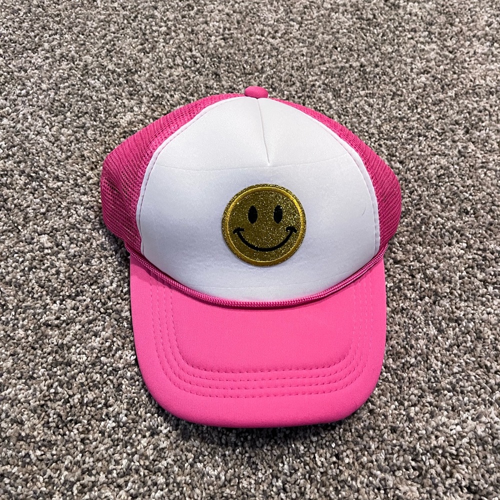 NEW trucker hat 💗